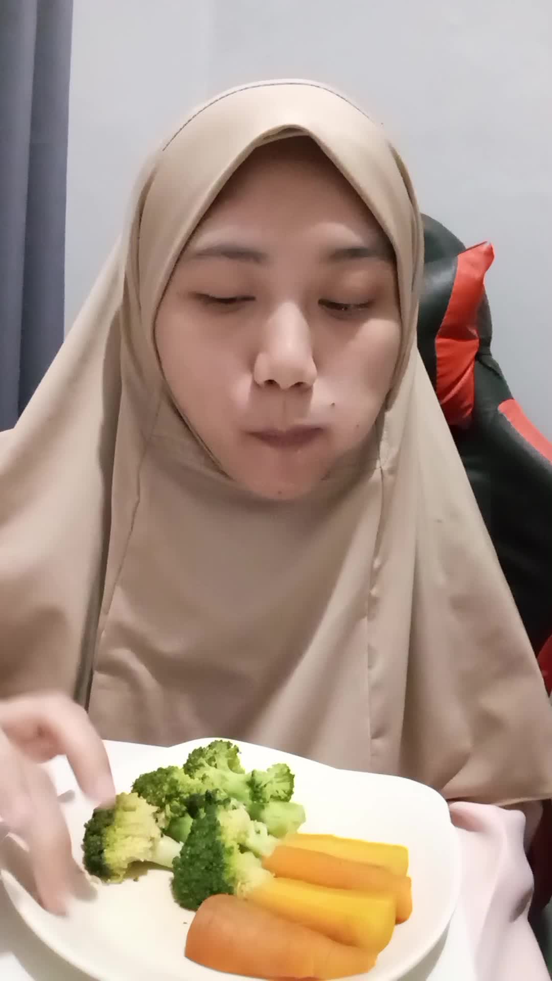 Sahabat Baru Part 5  (bayangan nya di pantai? 