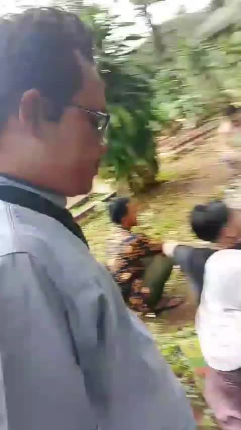 kumpulan keluarga besar hj jahari
di pemakaman #