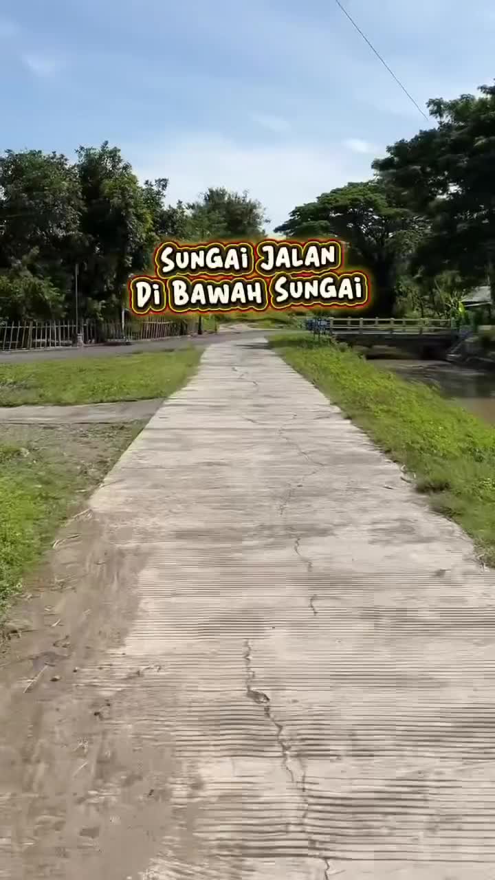 Di sragen ada Jalan di bawah sungai, pernah lihat fenomena kayak gini nggak bolo #HOTrctiplus  #Viral 