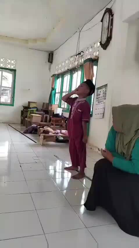 Alhamdulillah buah hati ku mau belajar, semoga Kamu jadi anak yang Sholeh nak, amin ya, Allah 