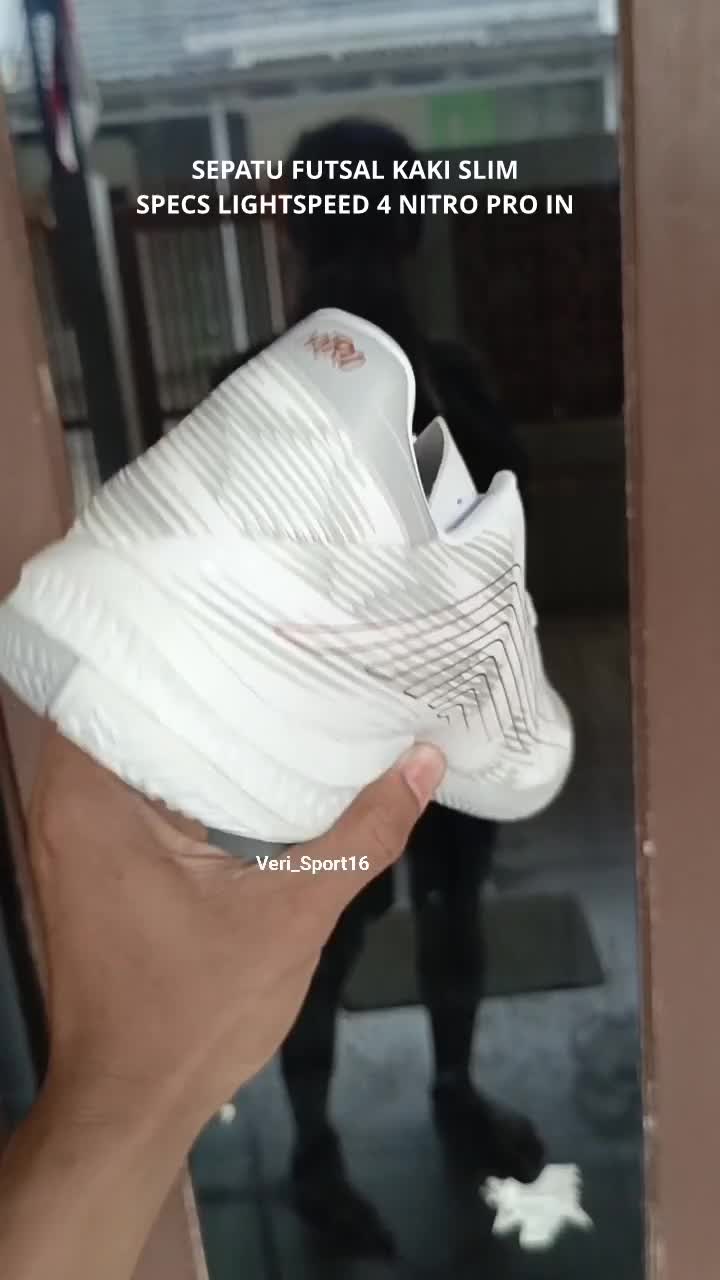 SEPATU FUTSAL KAKI SLIM.
SPECS LIGHTSPEED 4 NITRO PRO IN.
Rp.599.800 DISKON JADI Rp.325.000.

VERI SPORT ORIGINAL GAK HARUS MAHAL.
ORDER KLI