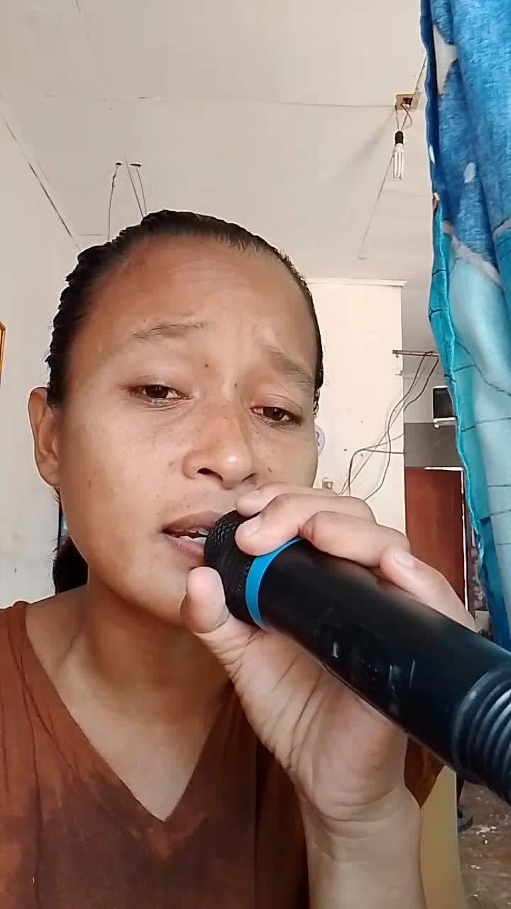 nama :Siti hajar Sitepu  asal: dari tanjung Medan kampung rakyat labuhan batu Selatan,,lagu : bunga pengantin usia :27 tahun  irt 