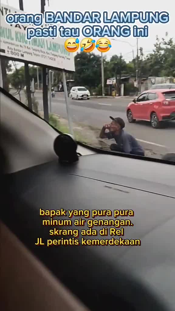 modus pura pura minum genangan air