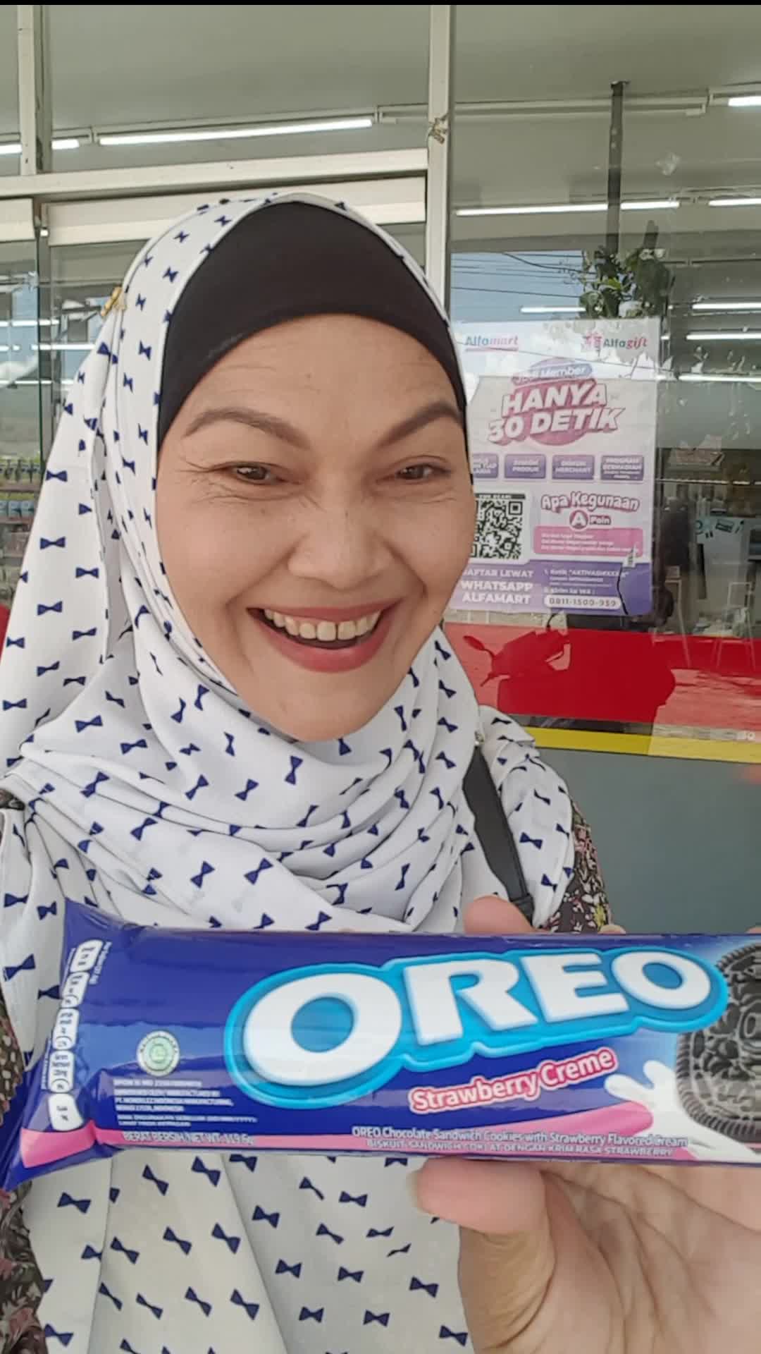 23 Dec 2023_New Aty with Oreo Chocolate Sandwich Cookis Stroberry _ PT Mondelez Indonesia 