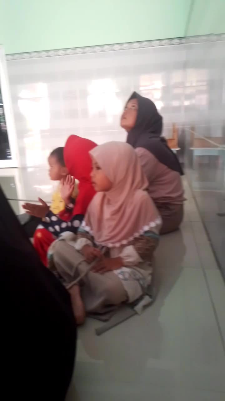 Doa bersama. menjaga kerukunan warga🫰
#MasyaAllah tabarokallah 😍 
#doain 
#HOTrctiplus 
#RCTIPlus 