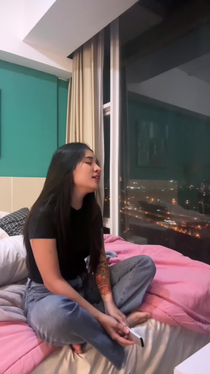 IDOL_XIII DARA SHINTA SARAGIH 22 tahun TANGGERANG “i see the light”