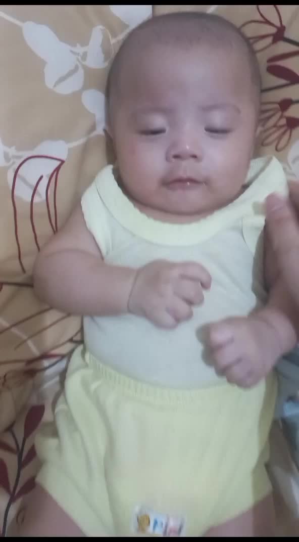 Pijat bayi,bebe dipijat #bayilucu