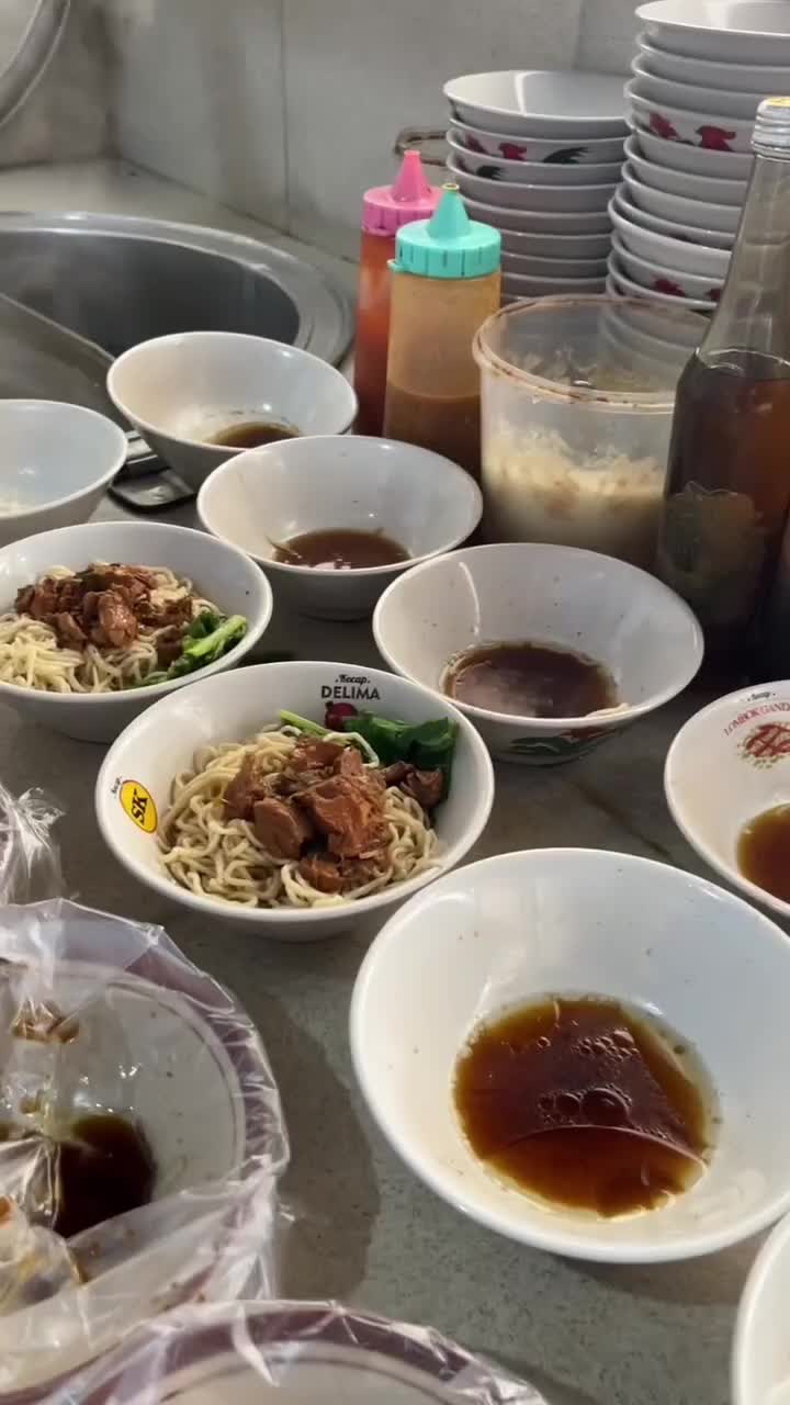 Mie ayam 5000 aja guys murah meriah