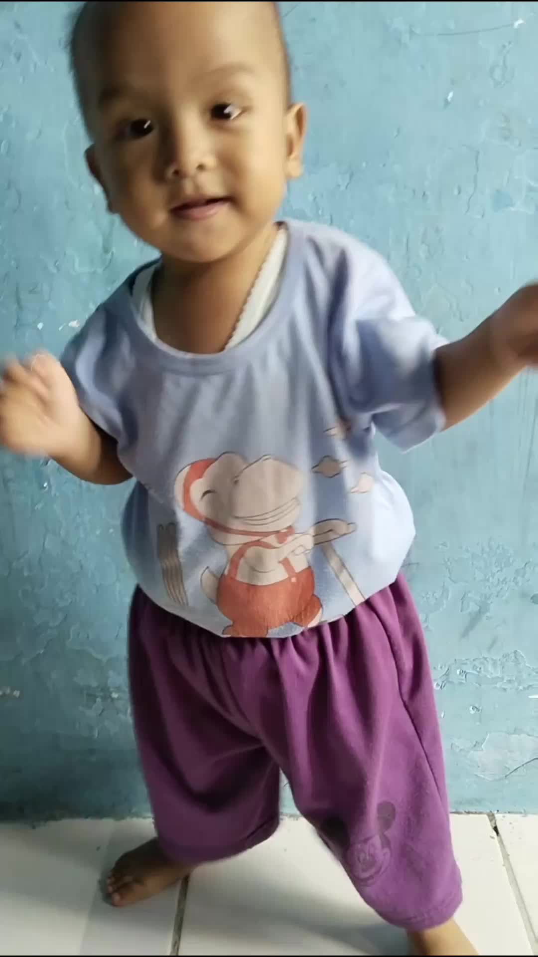 belajar jalan.. 
semangat nak..
#anakpintar 