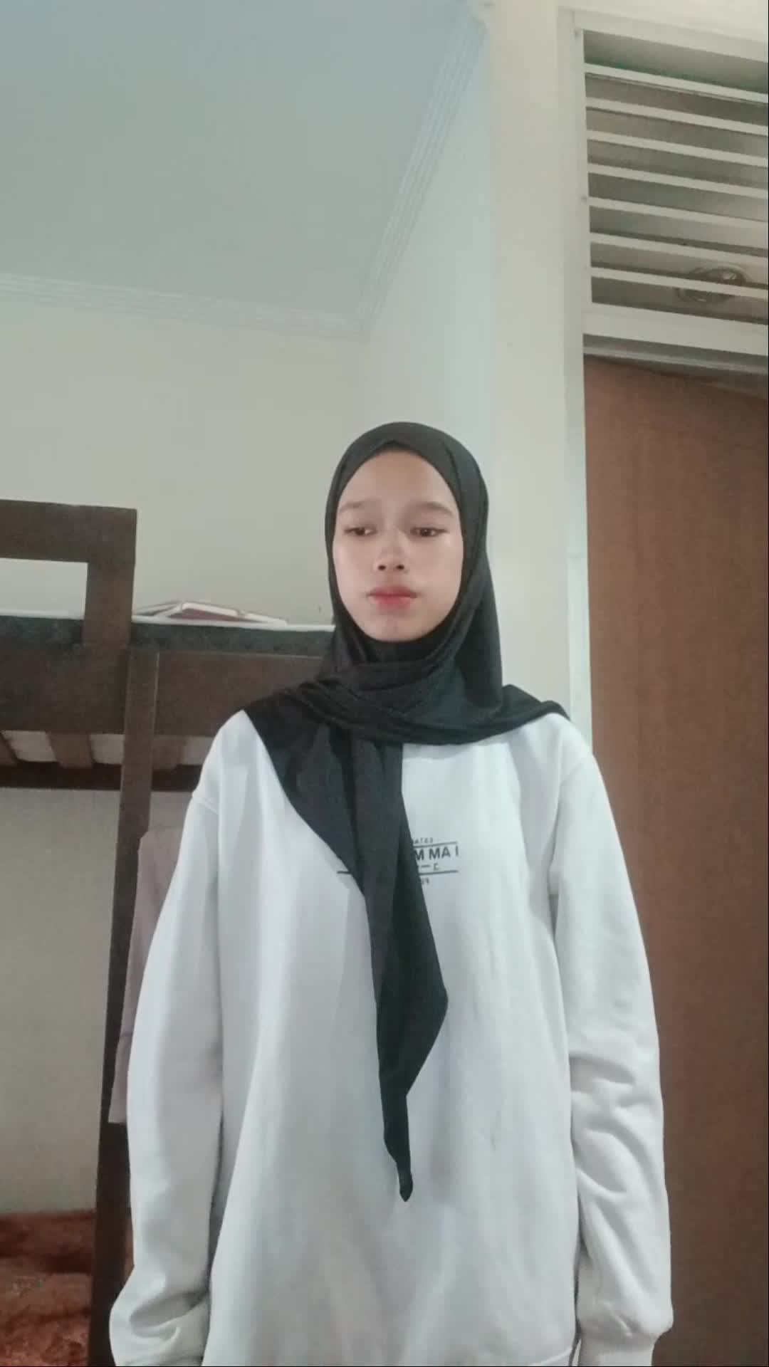 IDOL_XIV SYIFA PUTRI 18 TAHUN CIBIRU BANDUNG PERAHU KERTAS