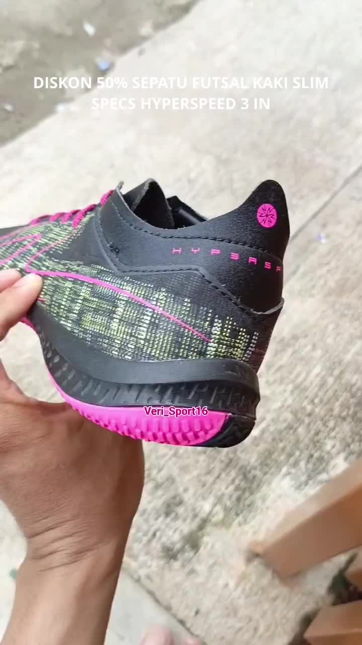 DISKON 50% SEPATU FUTSAL ORIGINAL.
SPECS HYPERSPEED 3 IN.
Rp.549.800 JADI Rp.275.000.
VERI SPORT ORIGINAL GAK HARUS MAHAL!!

#specshyperspee