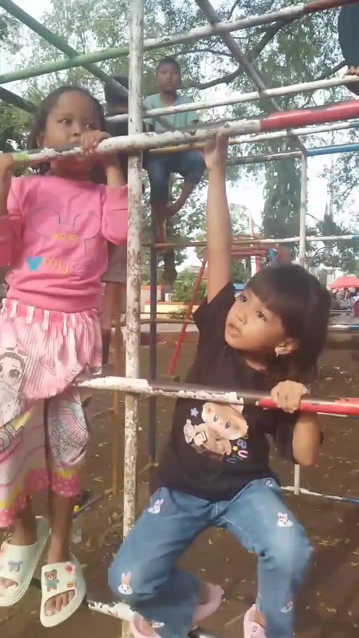 kalau ke alun alun pasti ga ketinggalan playgroundnya
#MasyaAllah tabarokallah 😍 
#alun alun pemalang
#CFD 
#RCTIPlus 
#HOTrctiplus 
