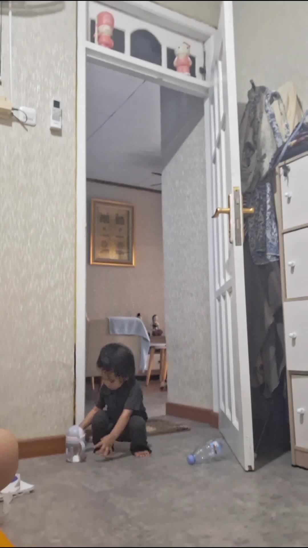 Toddler ku udah bisa nyanyi 😂😂


#toddler #toddlerlife #toddleractivity #toddlermom #fyp #fypシ #fypシ゚viral #viral #video #reel #rcti+ 