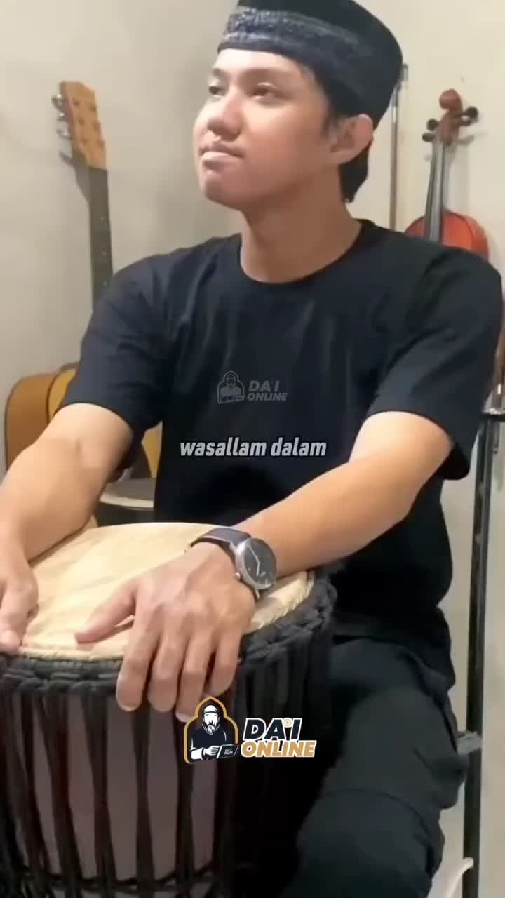 dunia itu Ujian , yang kelihatan menyenangkan pun diharamkan, yang kelihatan enak pun diharamkan, ya karena itu ujian Allah SWT kepada hamba