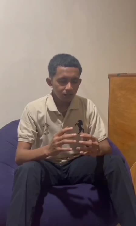  IDOL_XlV  AFRIANUS MEAK ATI  20 TAHUN   YOGYAKARTA  AKHIR CERITA CINTA 