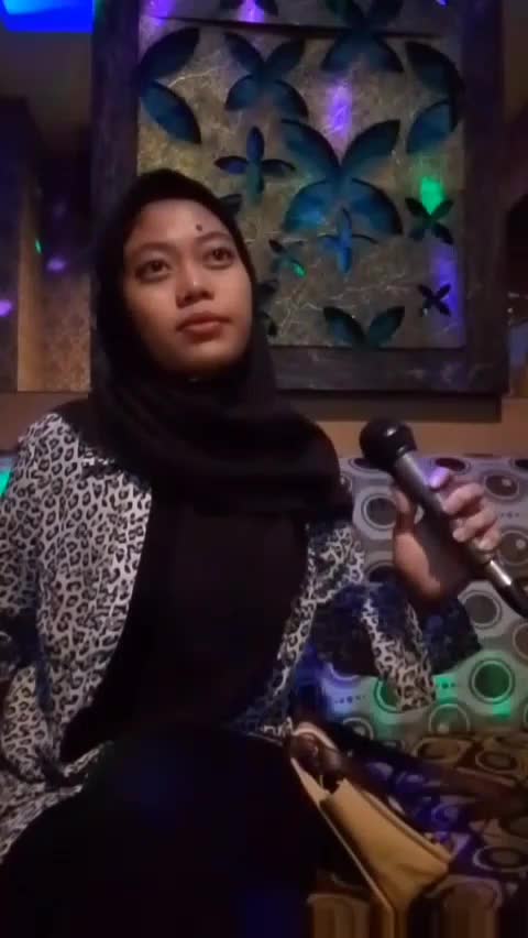 Nama Ade rohayati umur 21 tahun asal Bandung domisili Lampung 🙌mohon bantuannya,, motivasi ingin lebih banyak di kenal dan hobi nyanyi 