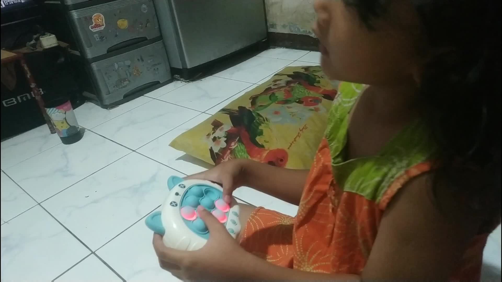 bosen maen hape... 😂