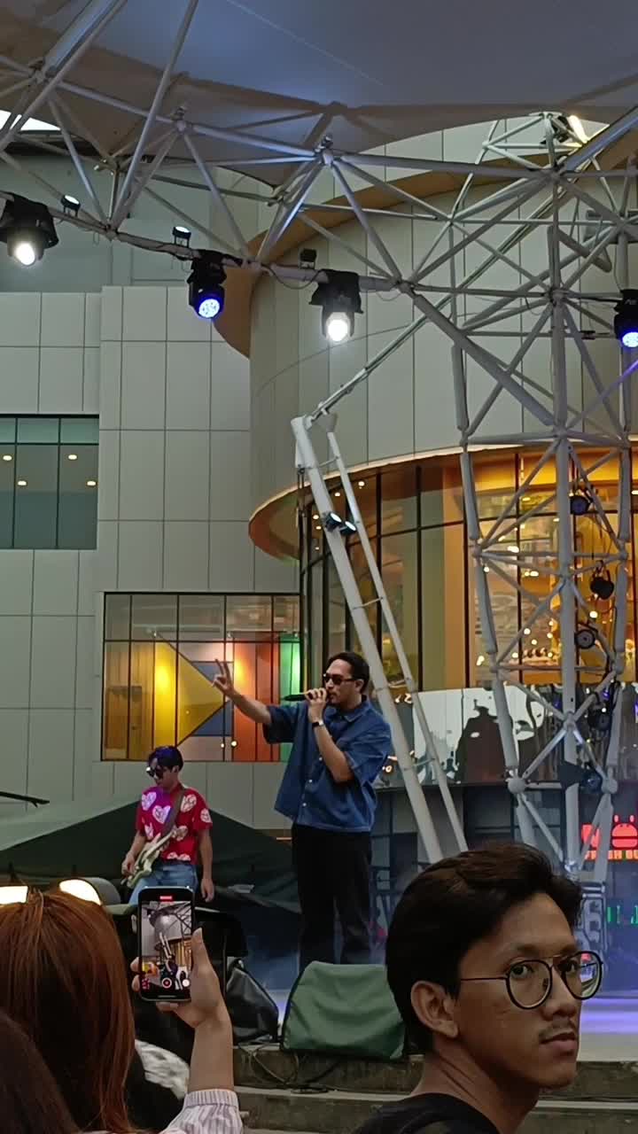 Nonton Adrian di Supershow Sports