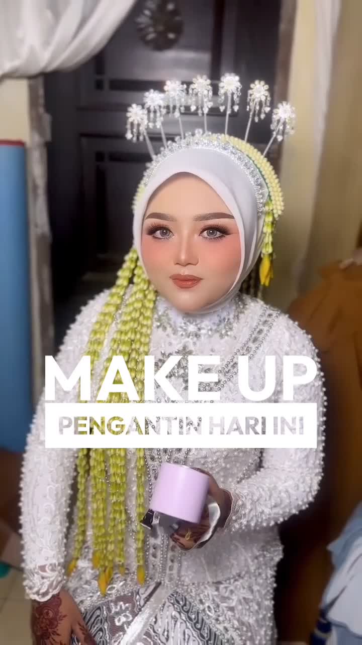 Mata yang bersinar, bibir yang mengukir bahagia #Pengantin baru #HOTrctiplus 