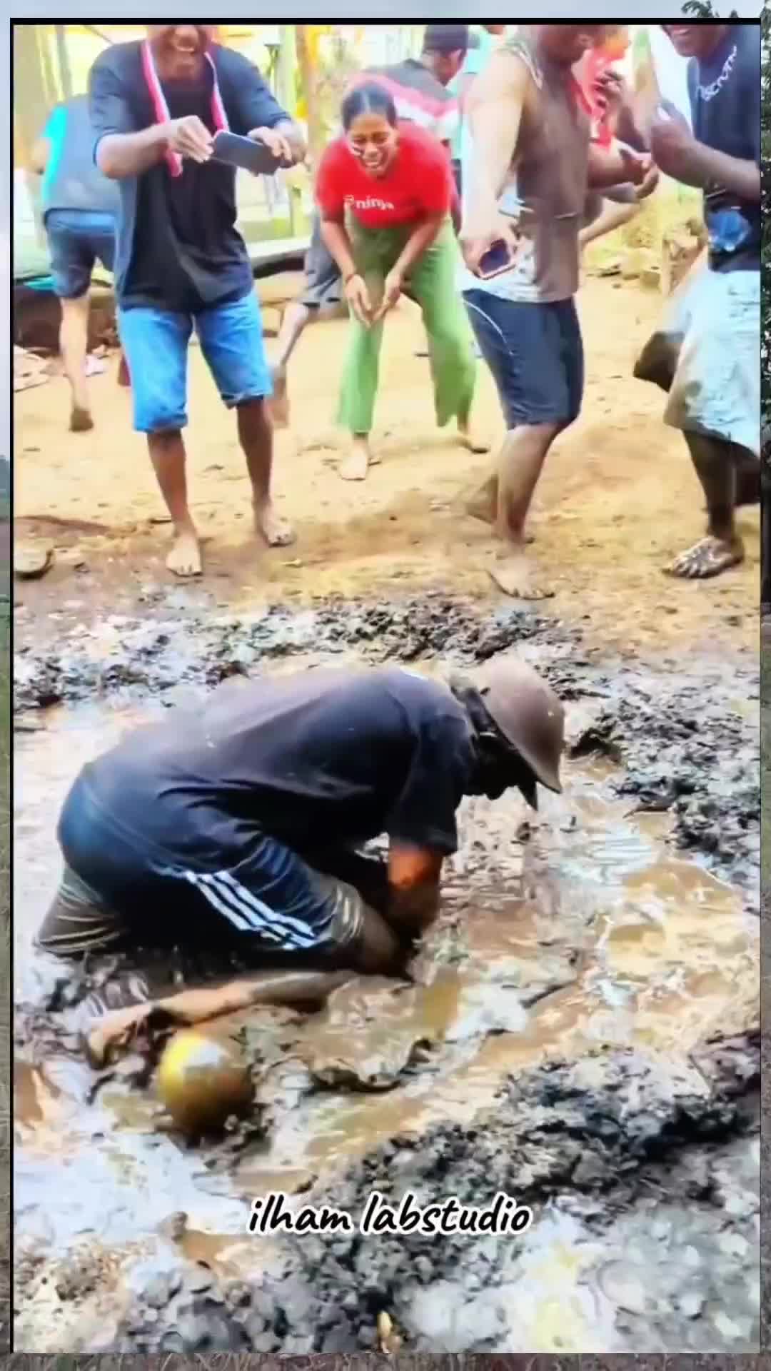 Berlatih Keseimbangan Di Kayu #hiburan #komedi #viral #lucu #kocak #humor 