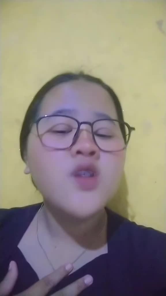 Hallooo Perkenalkan Nama Aku:Mita Yusiana Putri
Umur Aku:22 thn
Asal Aku Dari:GARUT
Maaf Ya Suara Aku Masih Sedikit Serak Soalnya Baru Masa 