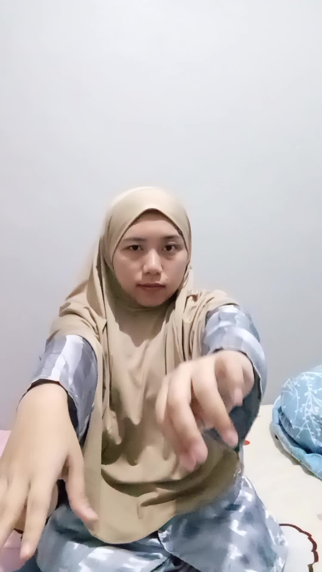 senyum saja