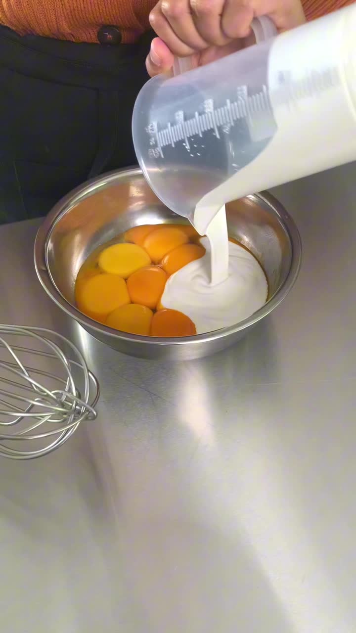 Lagi musim mangga? Dibikin Cake aja, Manggo sago Chiffon Cake
#onlineauditionmci12