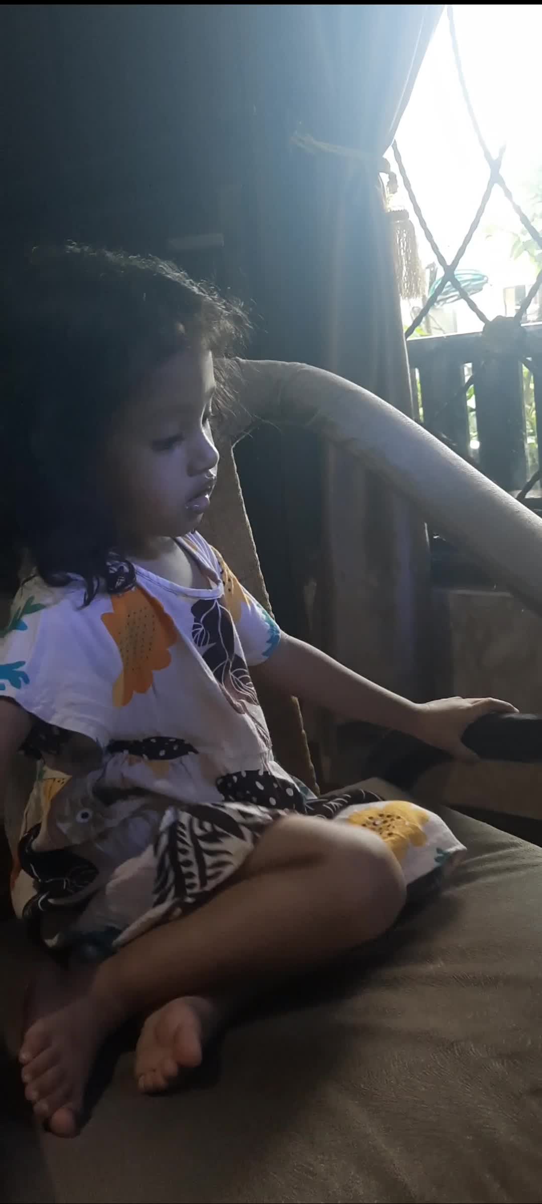 amira nanyi cicak2 di dinding 