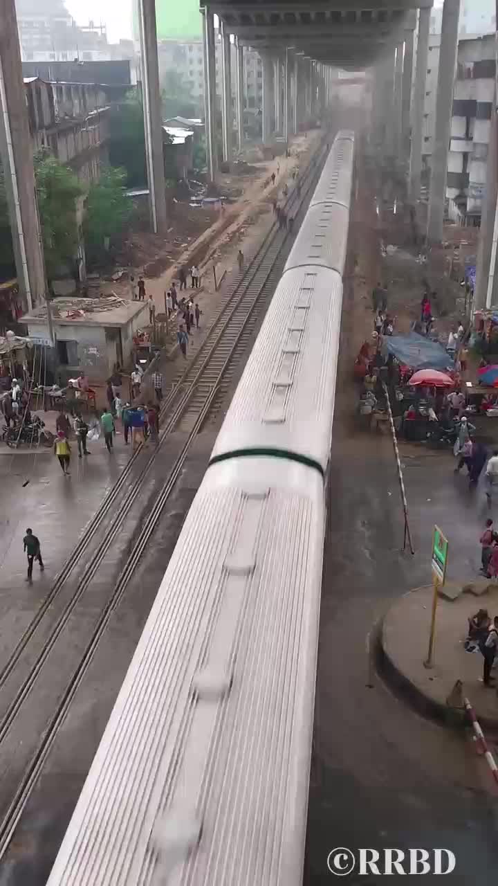 awas ada kereta

 #videolucu
