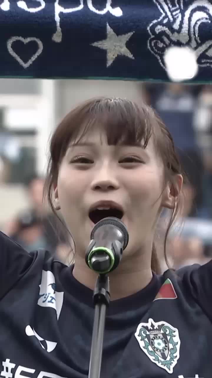 kayak familiar sama nada nya yh
ayoo ayoo areeemaa ku ingiin kita harus menang...

#sepakbolaindonesia 