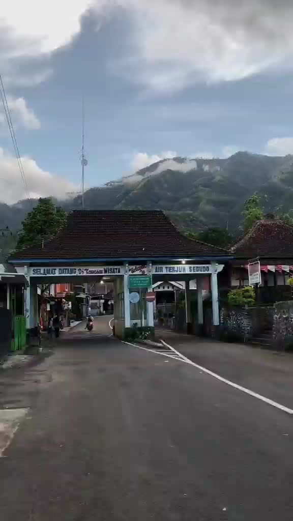 Pintu masuk/loket menuju wisata Air Terjun Sedudo 
Nganjuk Jawa Timur

 #Airterjunsedudo
 #Nganjuk
#WisataNganjuk
#Airterjun
#waterfall
#Vir