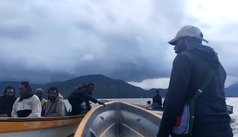 rombongan sosialis tensos 2 orang kami dari DEVAKTO 4 PANIAI kami tangkap tapi kata mogoma tiup kasian mereka kasih lepas saja karena ini 