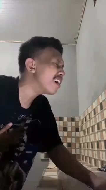 hallo perkenalkan 
nama :Rahmat saputra
umur :21 tahun
alamat : kota bandara lampung
saya disini mengikuti audisi kdi2025  #KDI 