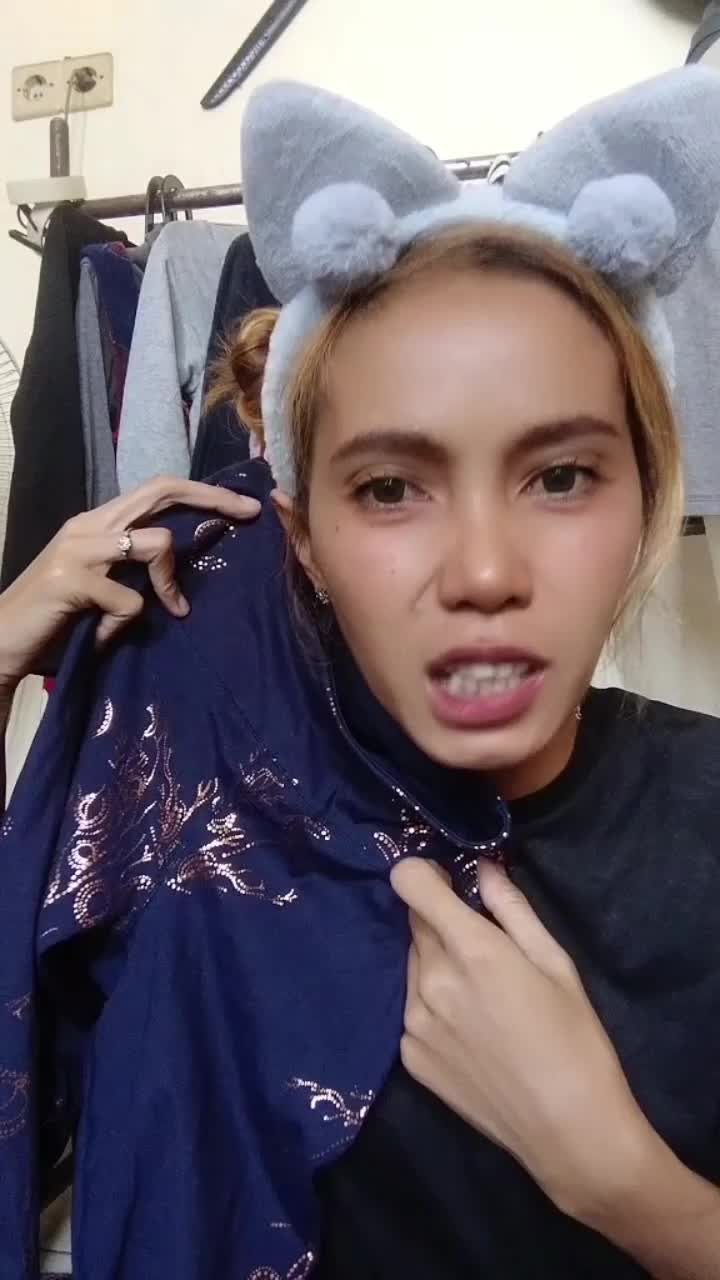 ketika lagi jualan di live ad yang nawar g kira2.. 🤣🤣