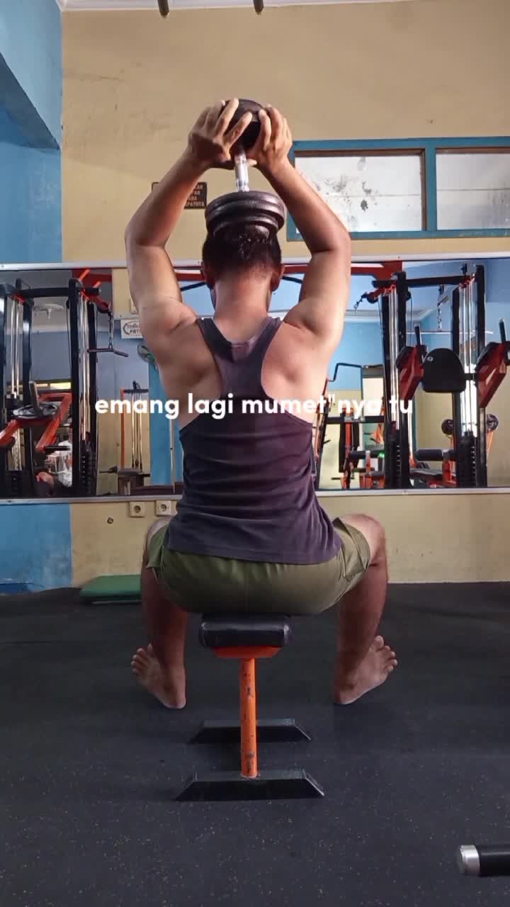 diumur segini emang lagi mumet mumet nya, ikutan jadi kreator di segala platform niatnya biar cuan eh taunya tambah mumet 😅😅 #ketika aku rem