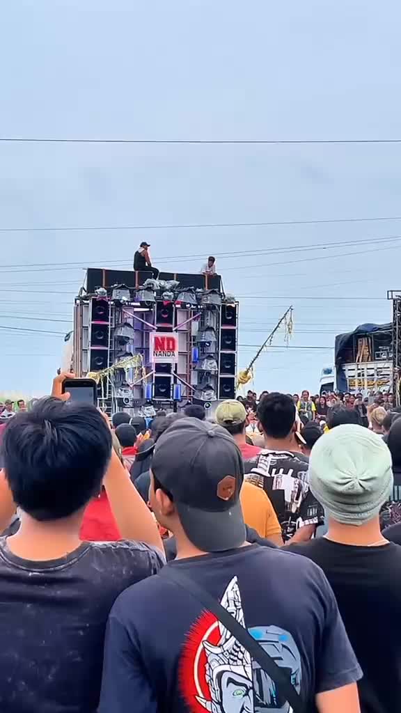 NANDA GAK JADI KARANVAL AKHIRNYA DI PUTAR DI LAPANGAN MANTINGAN karnavalmantinganpati  #soundrack  #soundsystem #Viral 