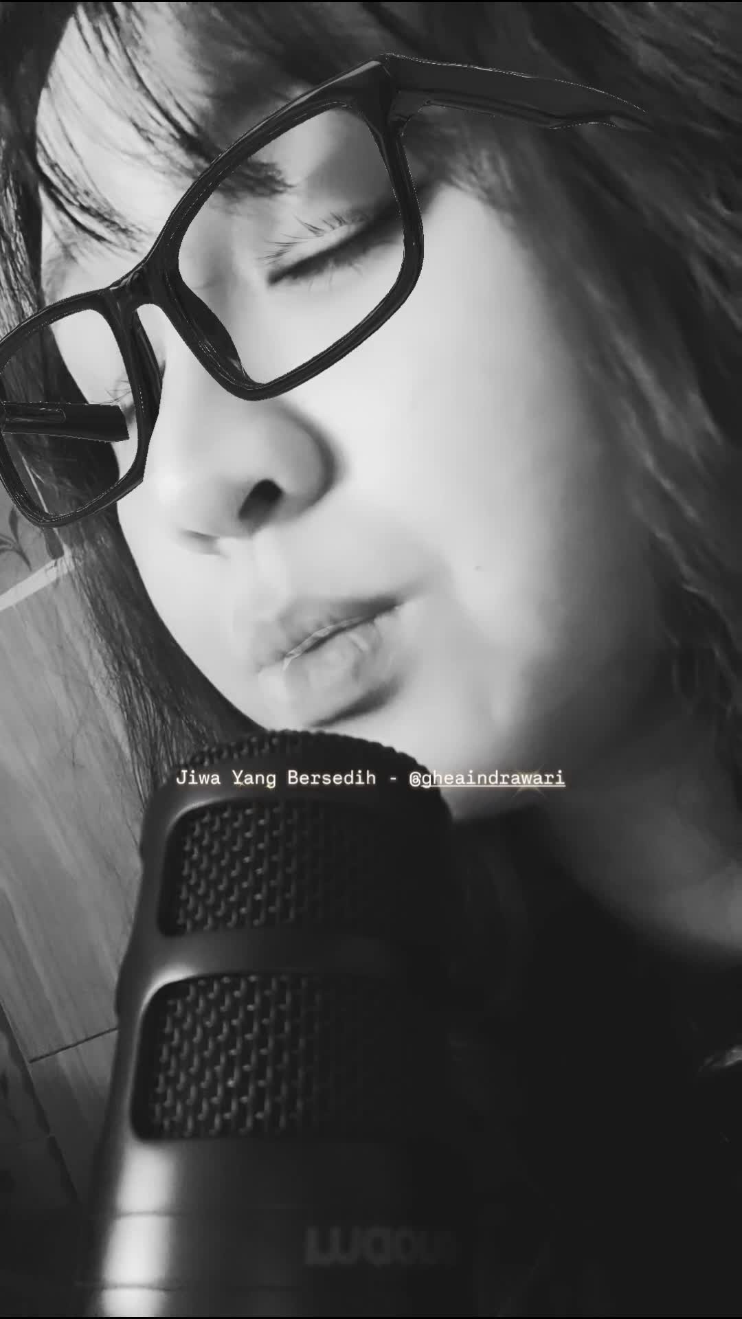 Jiwa Yang Bersedih - Ghea Indrawari