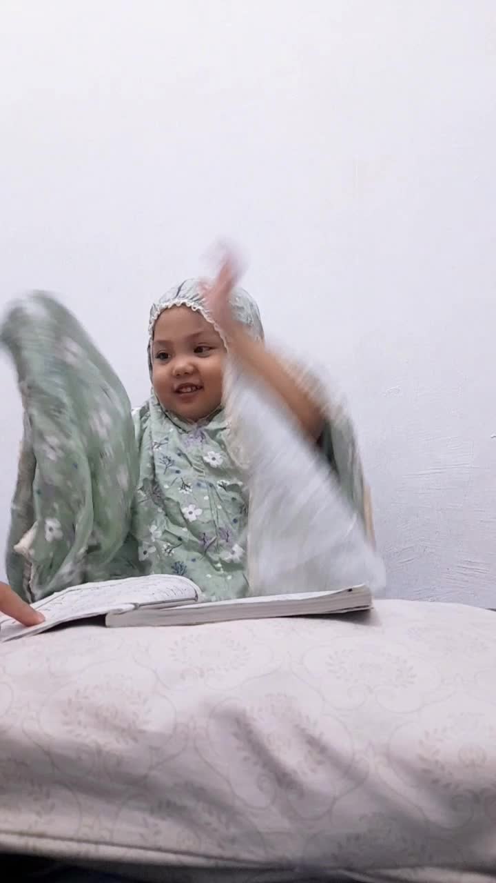 ngajarin toddler 2th tuh emg hrus extra sabar 🙂😄☺️