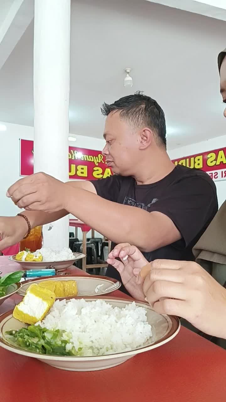 rekomendasi tempat makan Bebek goreng yang enak di garut  #short  #HOTrctiplus  #RCTIPlus  #fyp 