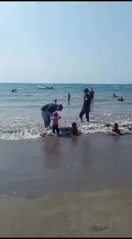 main d pantai anyer batu saung