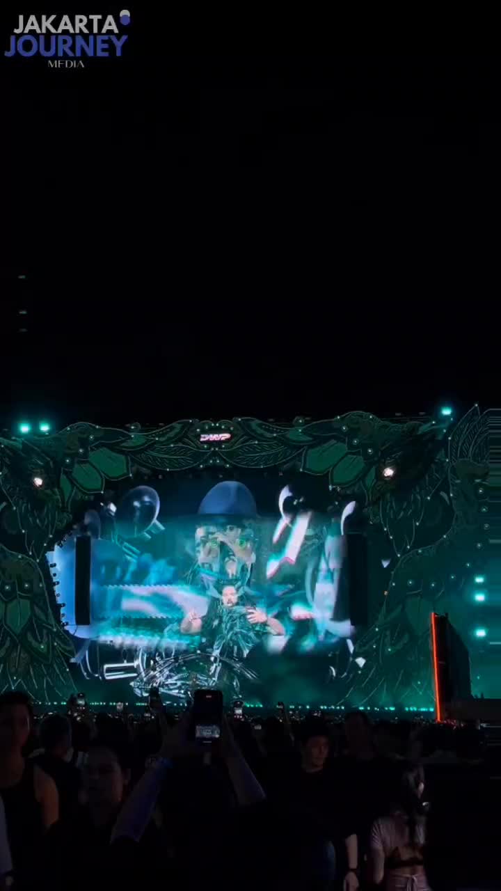 Day 2 djakarta warehouse project Pecah!

Dalam hari kedua timmy trumpet berhasil membuat penonton bergoyang bersama . Lagu kebangsaan warga 