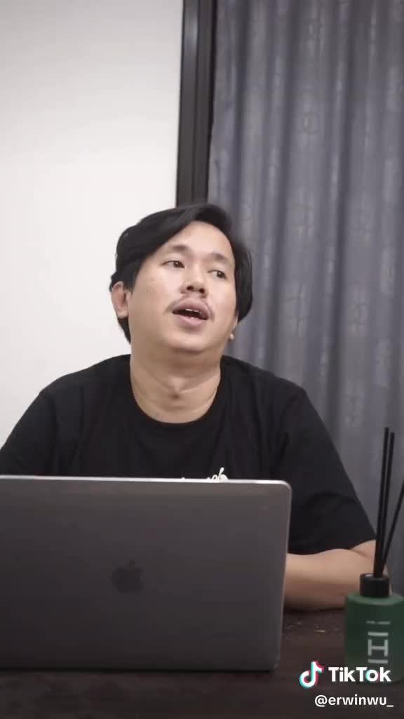 mewakili millenial garis tengah 