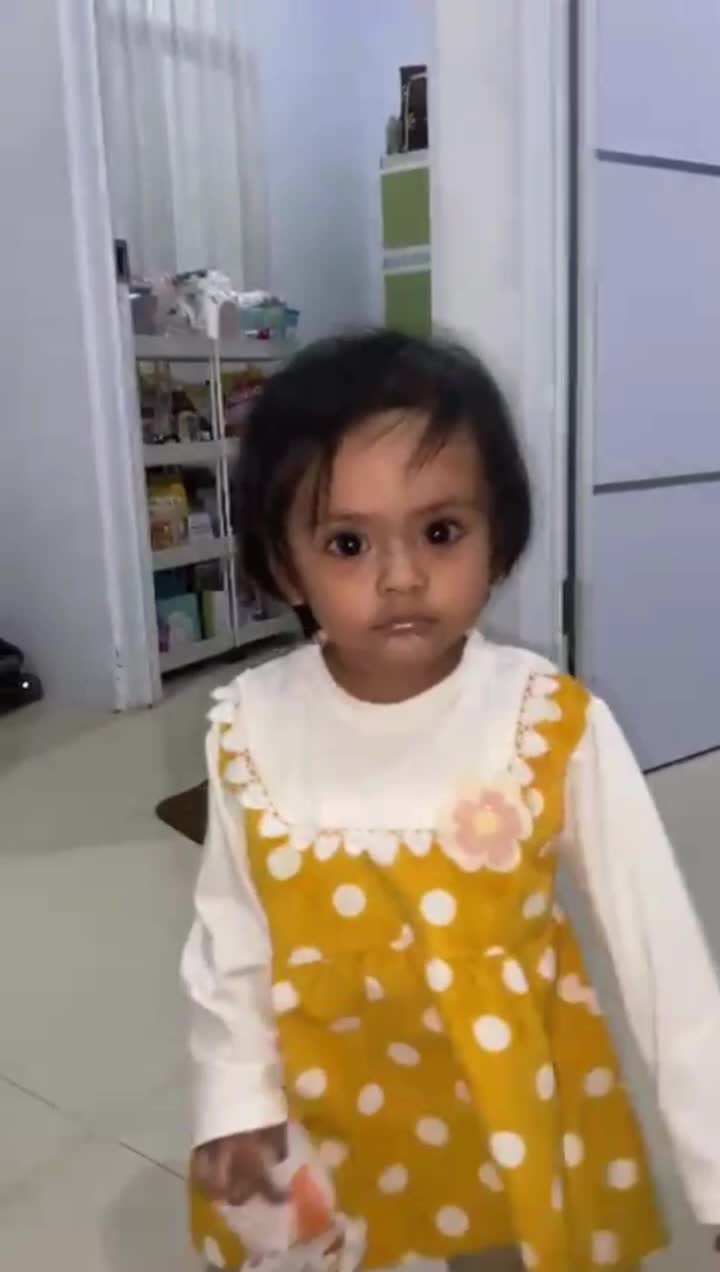 Toodler yang lagi seneng ngoceh


#Toddler #fyp #video #reel #viral #toddlermom #toddlerlife #toddleractivity 