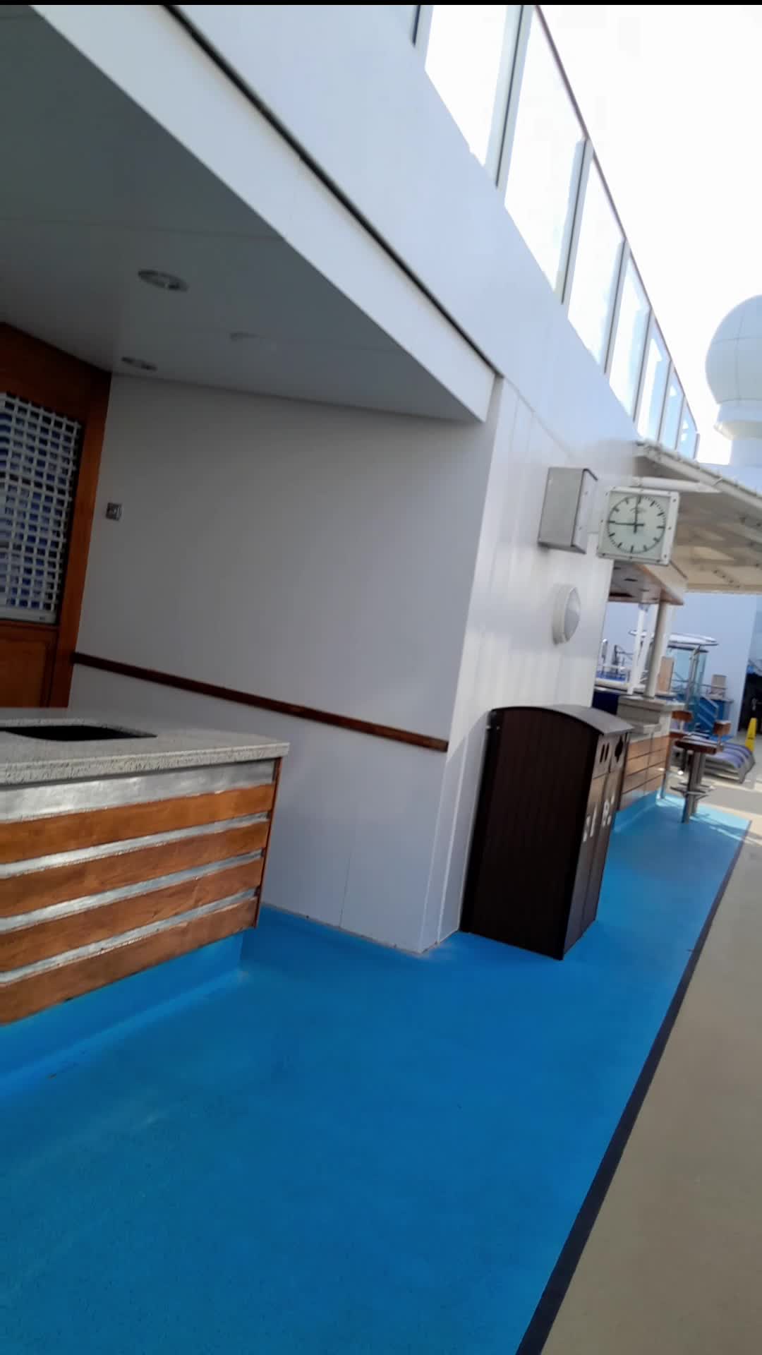 Waterboom didalam kapal pesiar