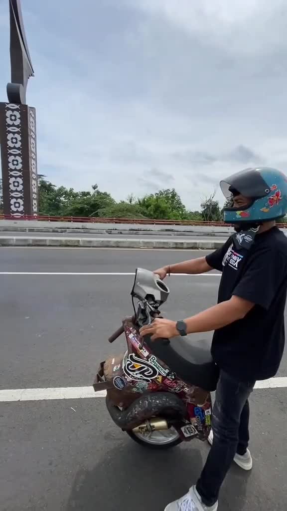 cara mengendarai vespa ban satu 