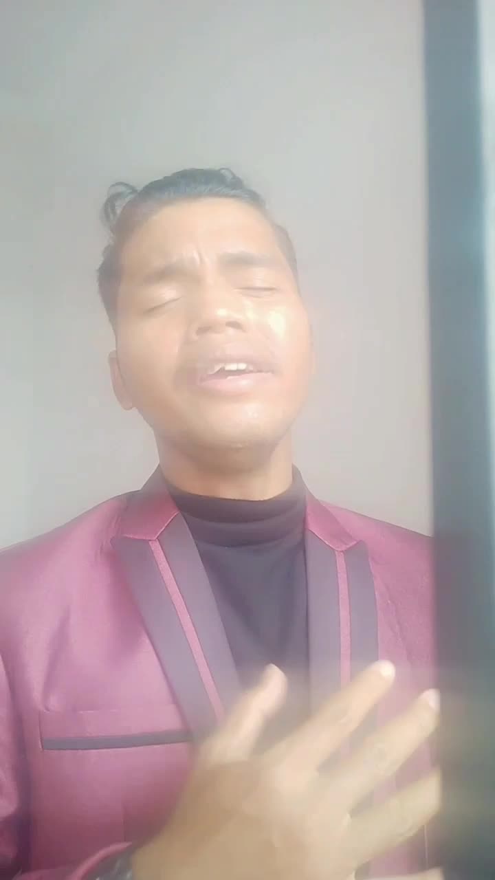 Muhammad yunus 
Usia 27
Asal Sidempuan 
Tapanuli Selatan 
Judul lagu :dingin 
Dari Hamdan ATT