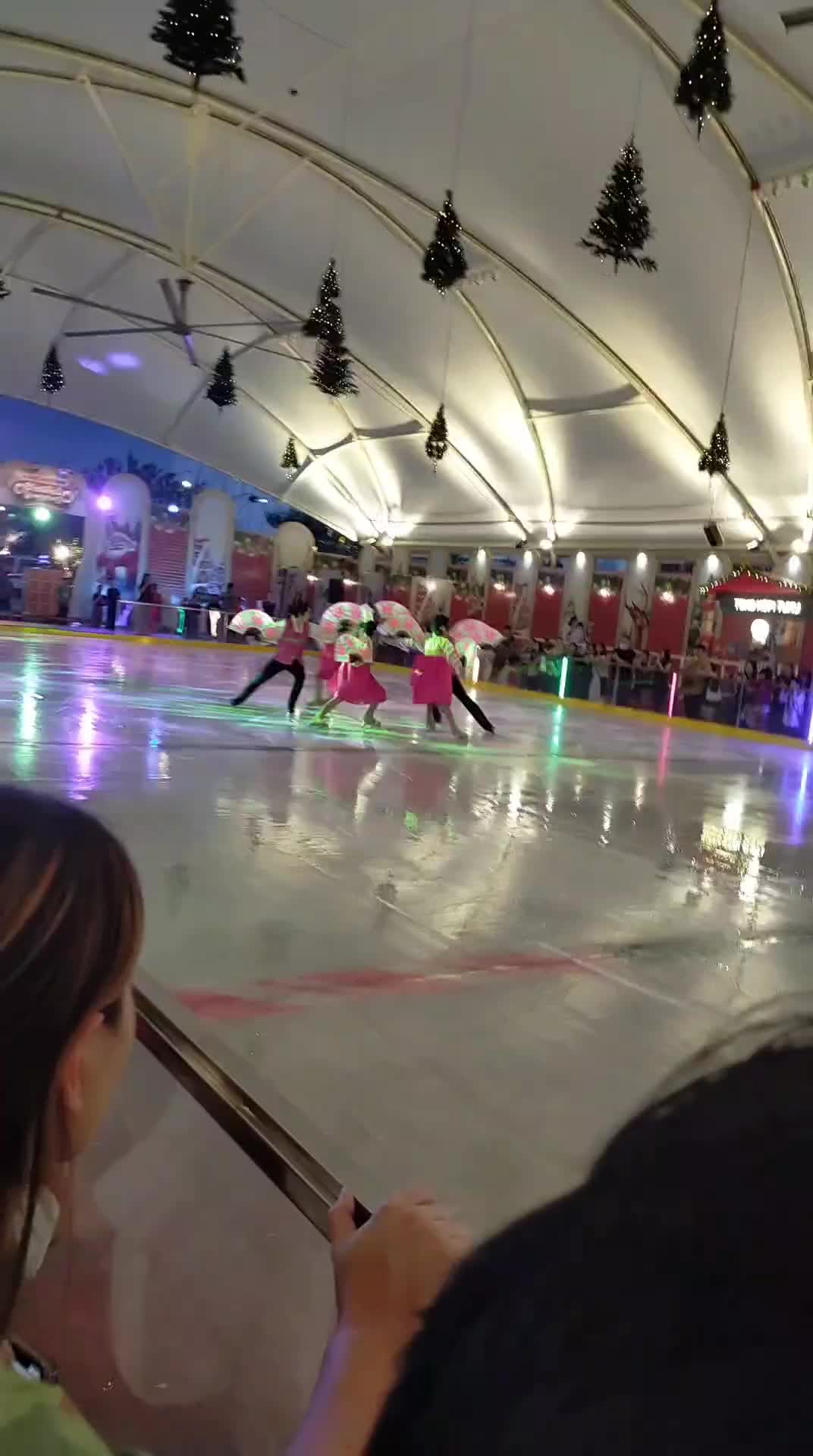 Ice skating....🤩
#korea  #Atletkorea  #RCTIPlus  #HOTrctiplus  #rctiofficial  #RCTIoke 