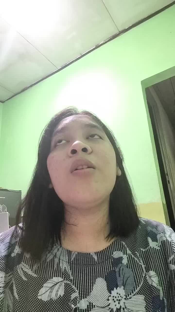 Hi" semua yang sedang liat vidio aku  perkenalkan 
nama saya Ester Sinaga
umur saya 23 th
izinkan saya pantun sedikit boleh ya
ubur ubur ika