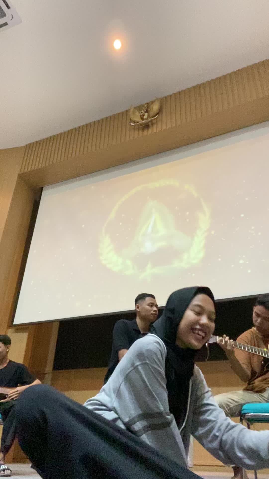 IDOL FARAH TAQIYYAH ARRIDWAN 18 BANYUWANGI UNTUNGNYA, HIDUP HARUS TETAP BERJALAN