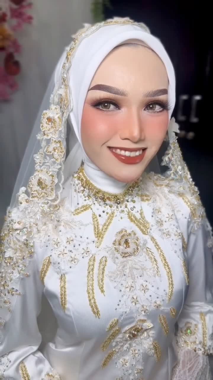 Hayoo mirip siapa ya ? 
#HOTrctiplus #HotAmbyar 